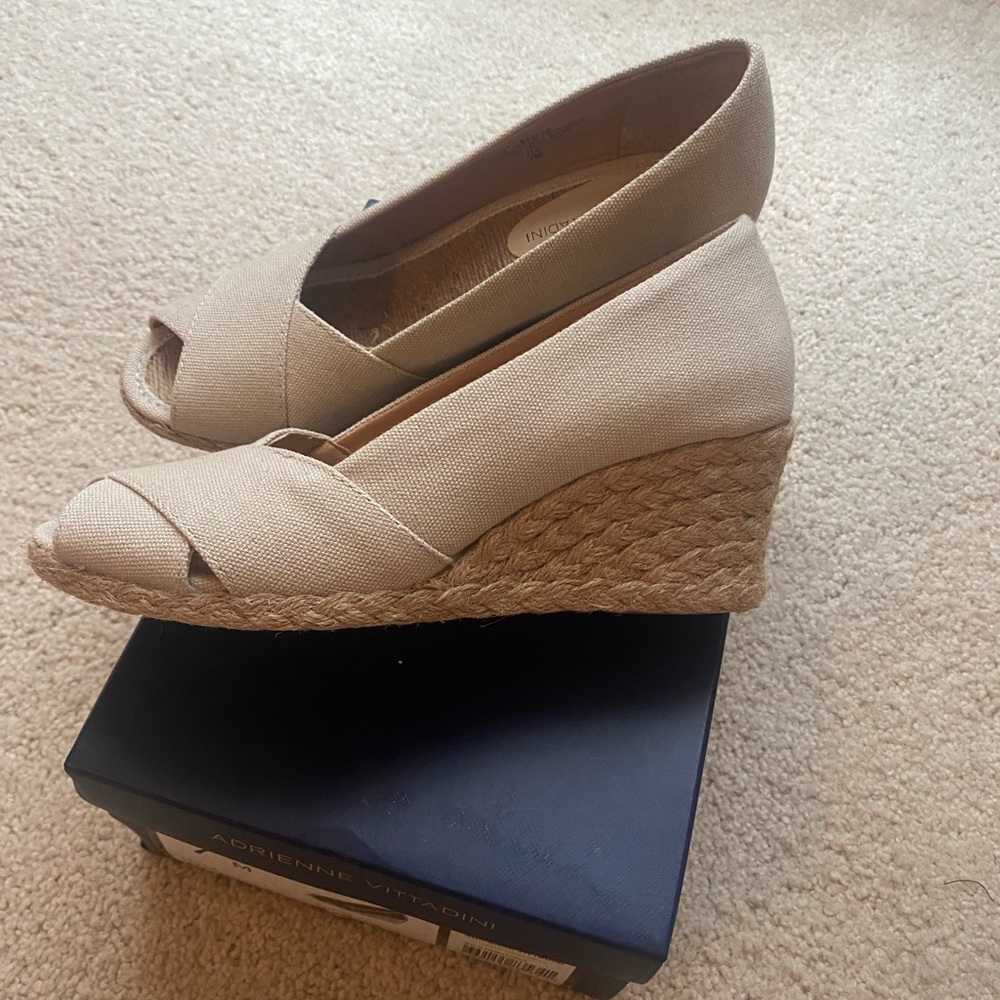 Adrienne Vittadini Espadrille tan womens shoes size 7